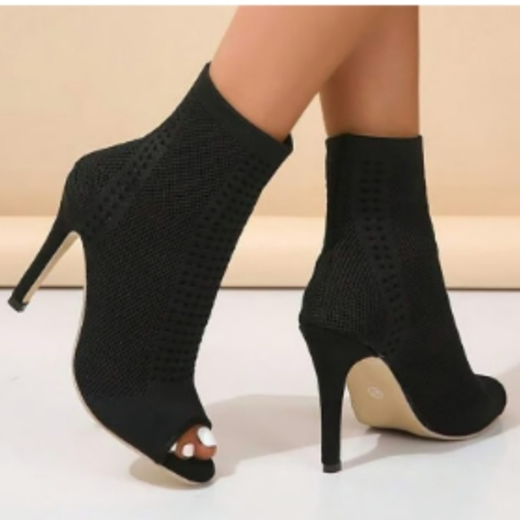 Catherine Malandrino Black Knit Peep-Toe Boots Size 6.5 - Picture 2 of 11